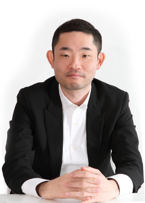 今野座り.jpg